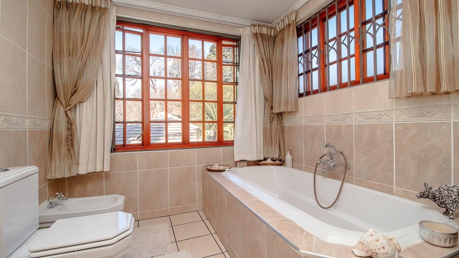 3 Bedroom Property for Sale in Lakefield Gauteng
