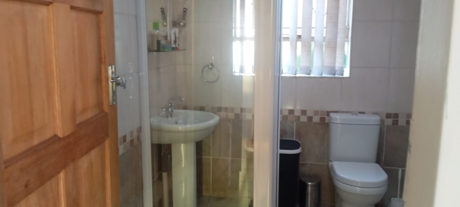 To Let 1 Bedroom Property for Rent in Brackenhurst Gauteng
