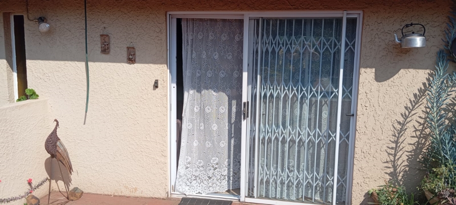 To Let 1 Bedroom Property for Rent in Brackenhurst Gauteng