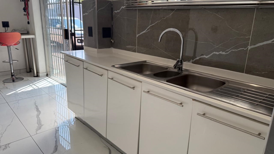 3 Bedroom Property for Sale in Roodepoort Gauteng