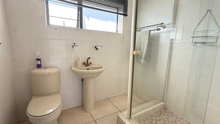 3 Bedroom Property for Sale in Roodepoort Gauteng