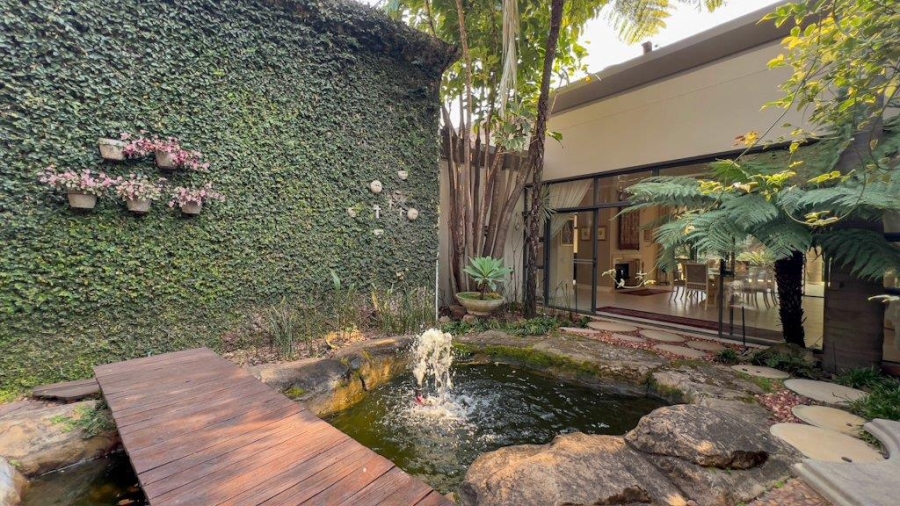 4 Bedroom Property for Sale in Faerie Glen Gauteng