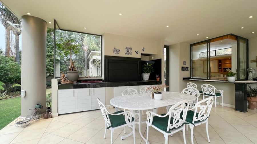 4 Bedroom Property for Sale in Faerie Glen Gauteng