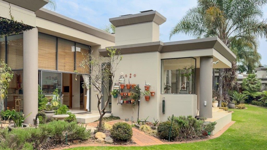 4 Bedroom Property for Sale in Faerie Glen Gauteng
