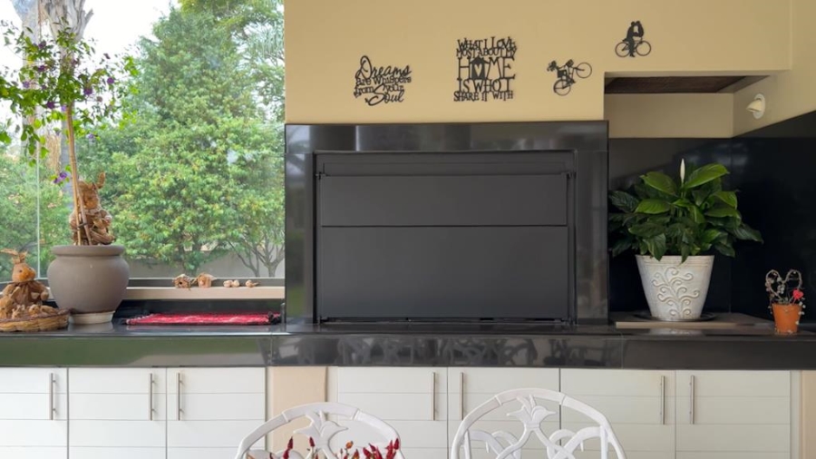 4 Bedroom Property for Sale in Faerie Glen Gauteng