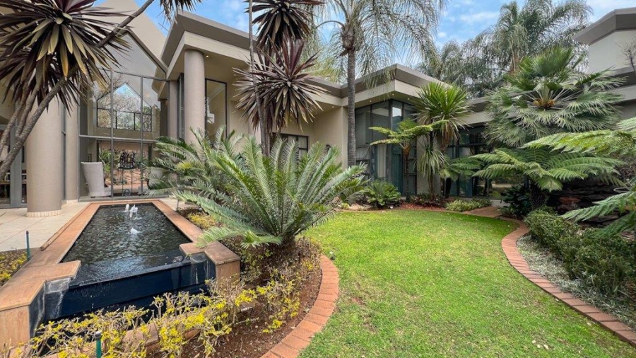 4 Bedroom Property for Sale in Faerie Glen Gauteng