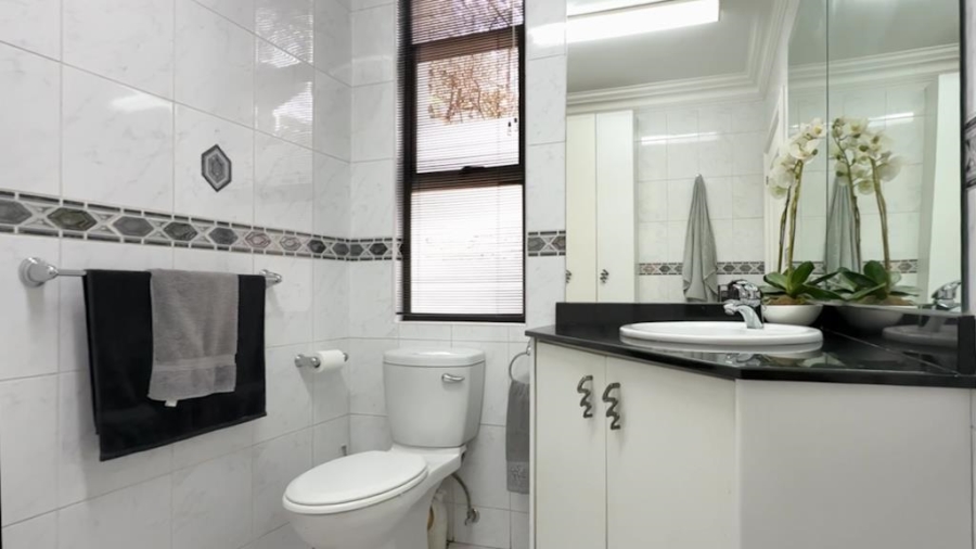 4 Bedroom Property for Sale in Faerie Glen Gauteng