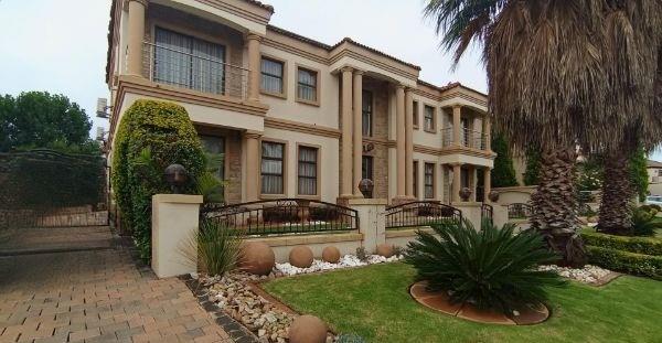 5 Bedroom Property for Sale in Blue Valley Golf Estate Gauteng