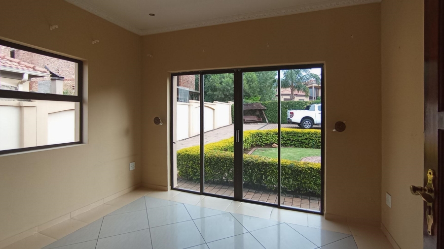 5 Bedroom Property for Sale in Blue Valley Golf Estate Gauteng