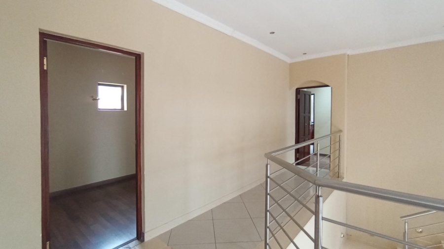 5 Bedroom Property for Sale in Blue Valley Golf Estate Gauteng