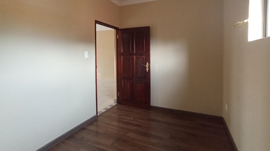 5 Bedroom Property for Sale in Blue Valley Golf Estate Gauteng