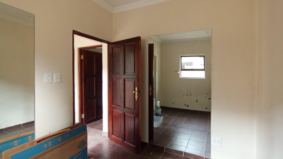 5 Bedroom Property for Sale in Blue Valley Golf Estate Gauteng