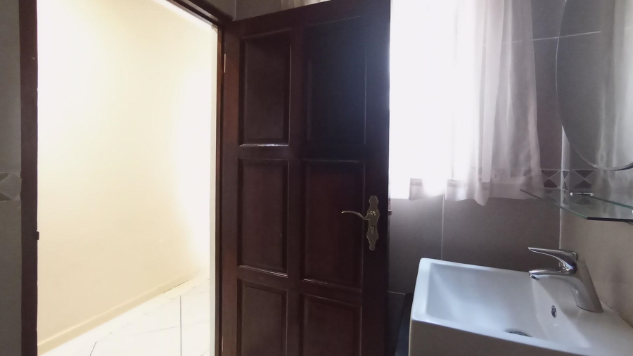 5 Bedroom Property for Sale in Blue Valley Golf Estate Gauteng