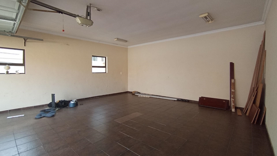 5 Bedroom Property for Sale in Blue Valley Golf Estate Gauteng