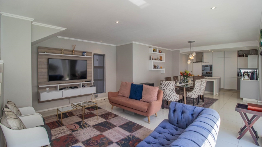 To Let 4 Bedroom Property for Rent in Bryanston Gauteng