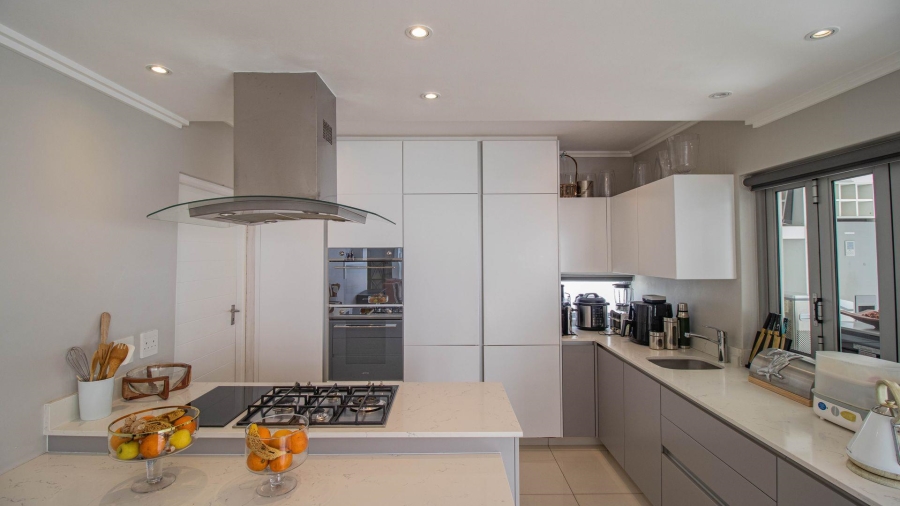 To Let 4 Bedroom Property for Rent in Bryanston Gauteng