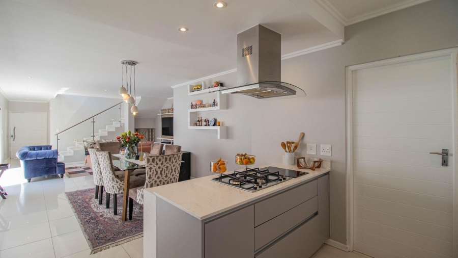 To Let 4 Bedroom Property for Rent in Bryanston Gauteng