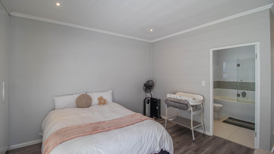To Let 4 Bedroom Property for Rent in Bryanston Gauteng