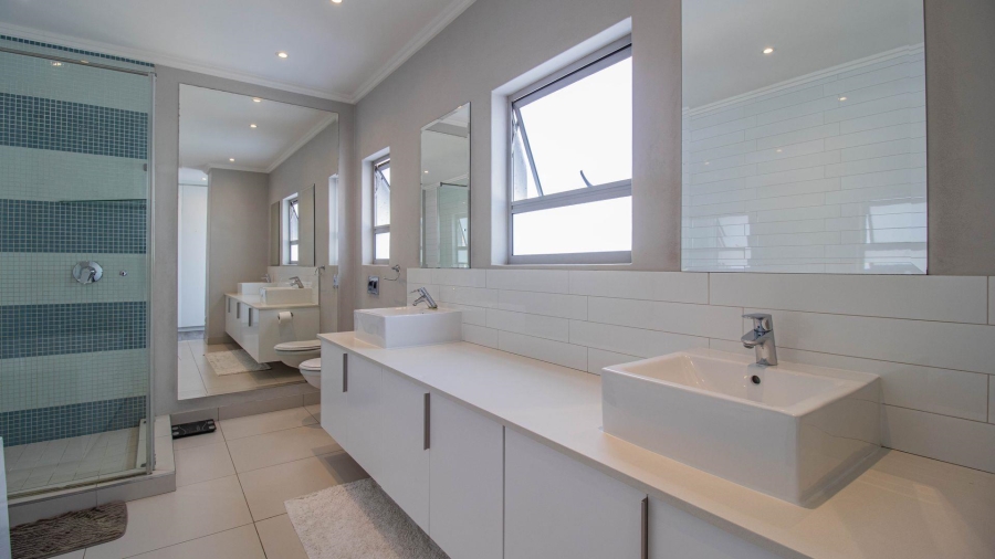 To Let 4 Bedroom Property for Rent in Bryanston Gauteng