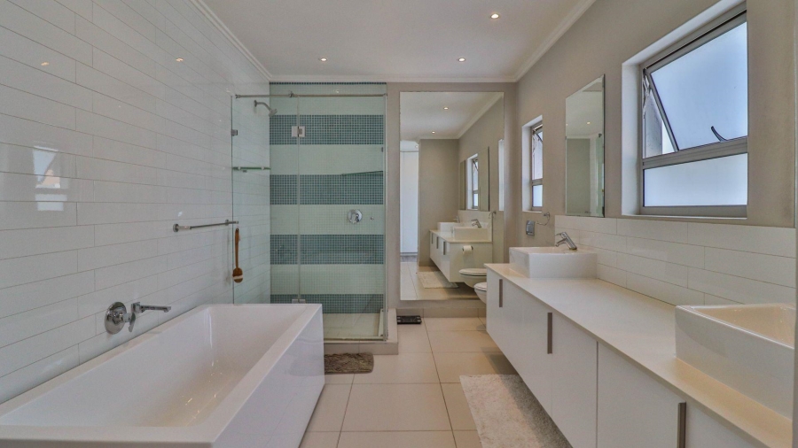 To Let 4 Bedroom Property for Rent in Bryanston Gauteng