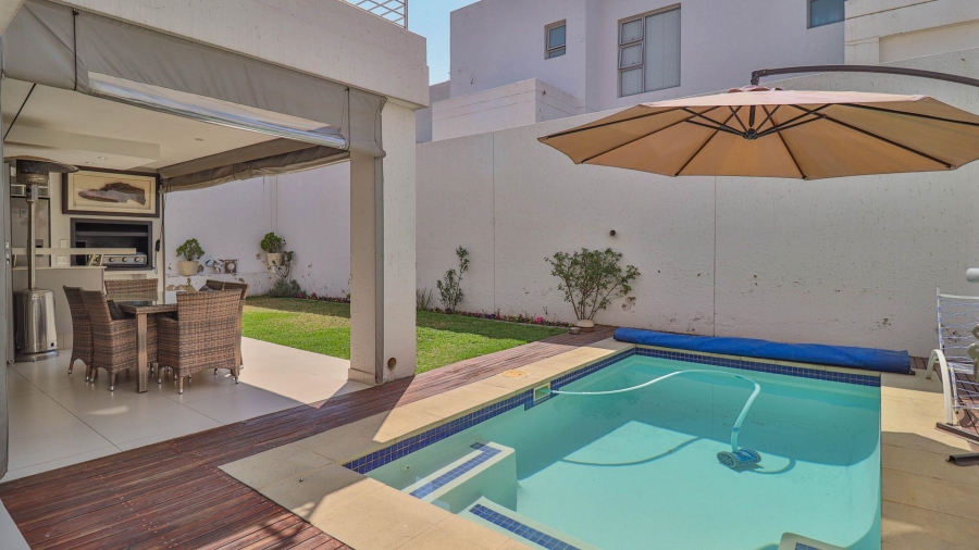 To Let 4 Bedroom Property for Rent in Bryanston Gauteng
