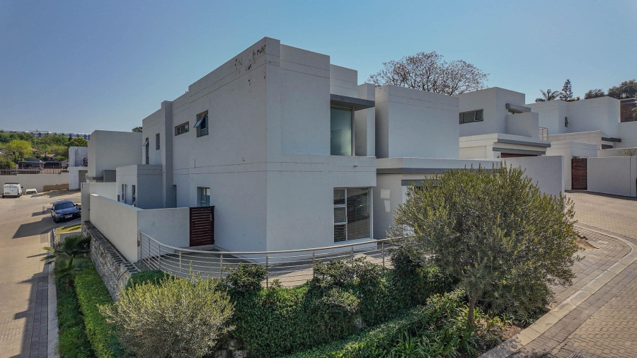 To Let 4 Bedroom Property for Rent in Bryanston Gauteng
