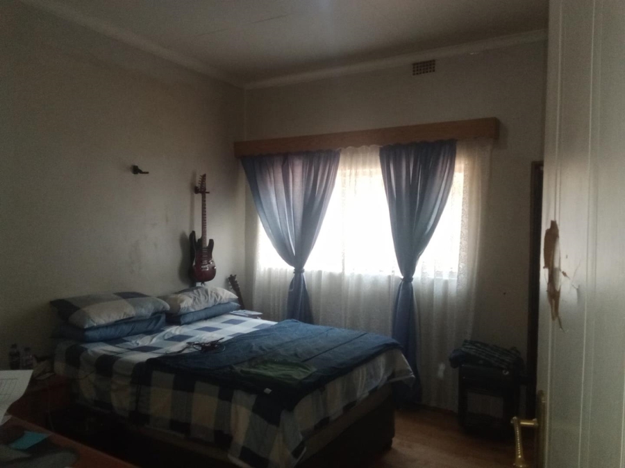 5 Bedroom Property for Sale in Westdene Gauteng