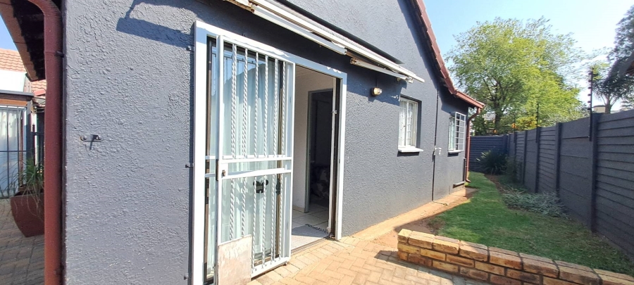 3 Bedroom Property for Sale in Brackendowns Gauteng