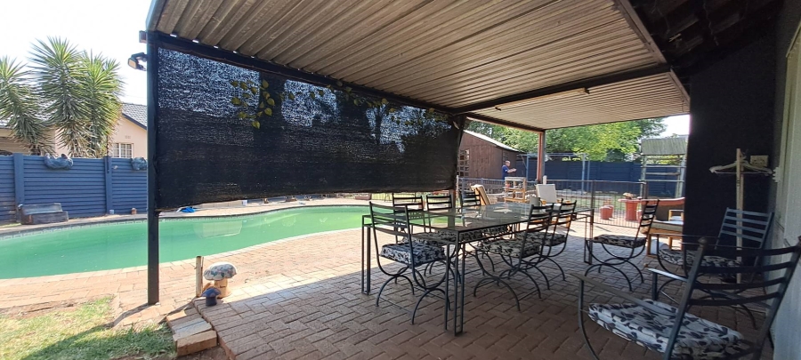 3 Bedroom Property for Sale in Brackendowns Gauteng