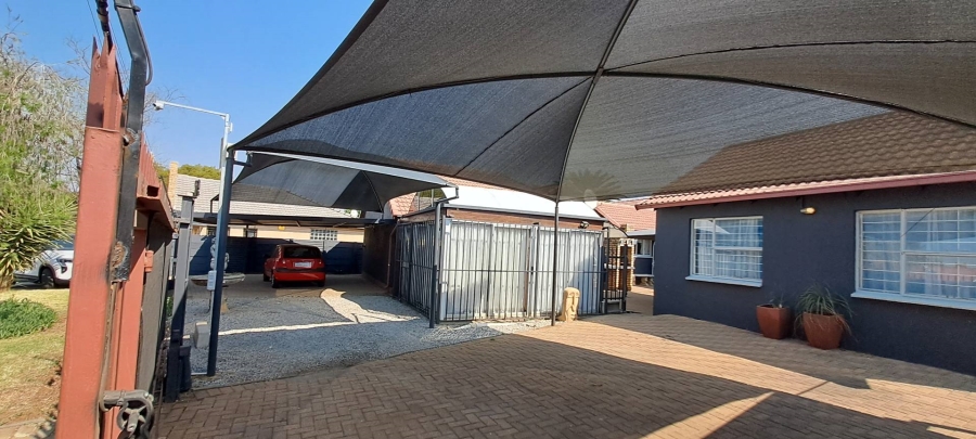 3 Bedroom Property for Sale in Brackendowns Gauteng