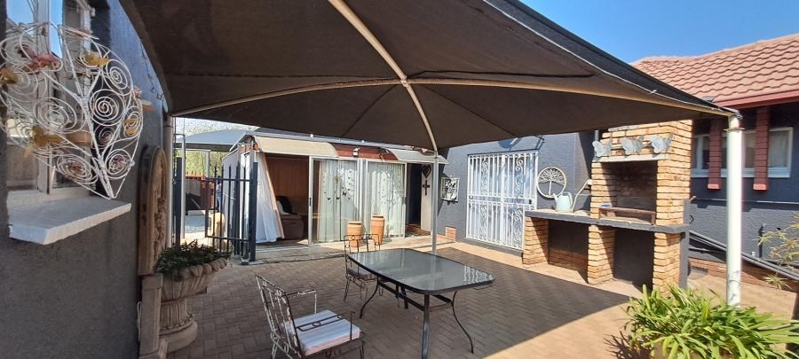 3 Bedroom Property for Sale in Brackendowns Gauteng