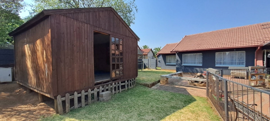 3 Bedroom Property for Sale in Brackendowns Gauteng