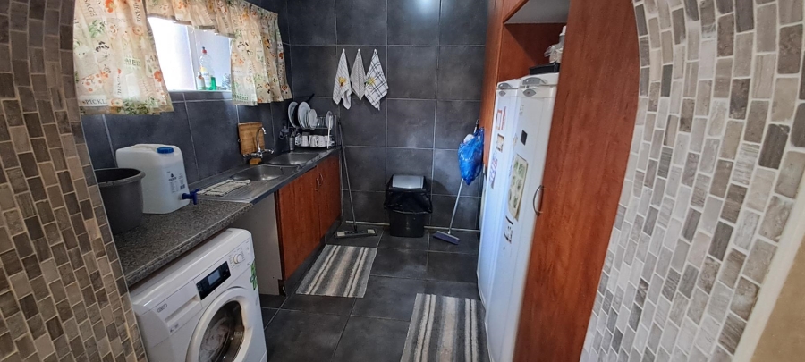 3 Bedroom Property for Sale in Brackendowns Gauteng