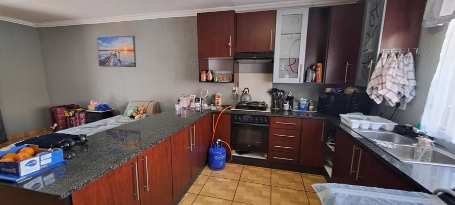 3 Bedroom Property for Sale in Brackendowns Gauteng
