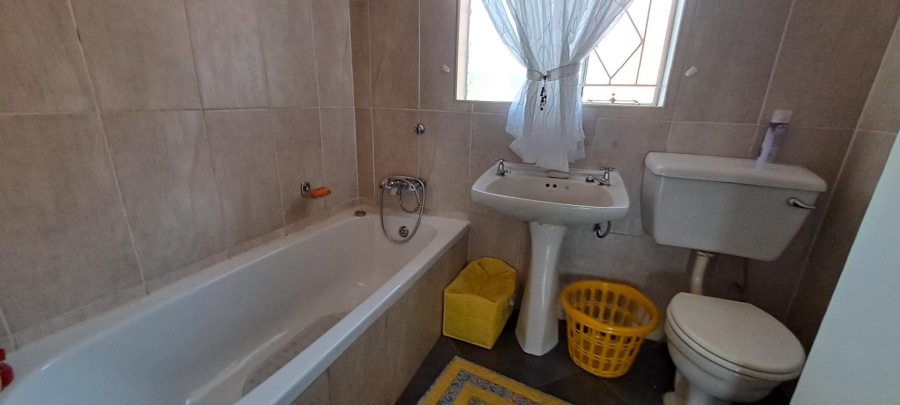 3 Bedroom Property for Sale in Brackendowns Gauteng