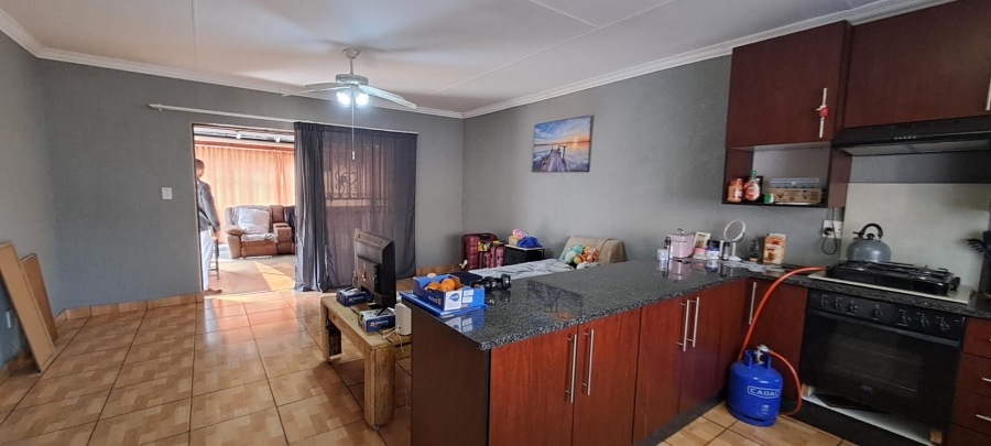 3 Bedroom Property for Sale in Brackendowns Gauteng