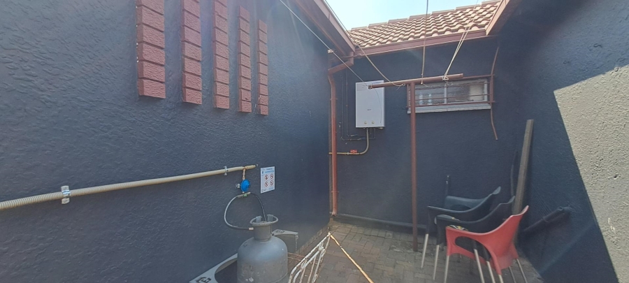 3 Bedroom Property for Sale in Brackendowns Gauteng