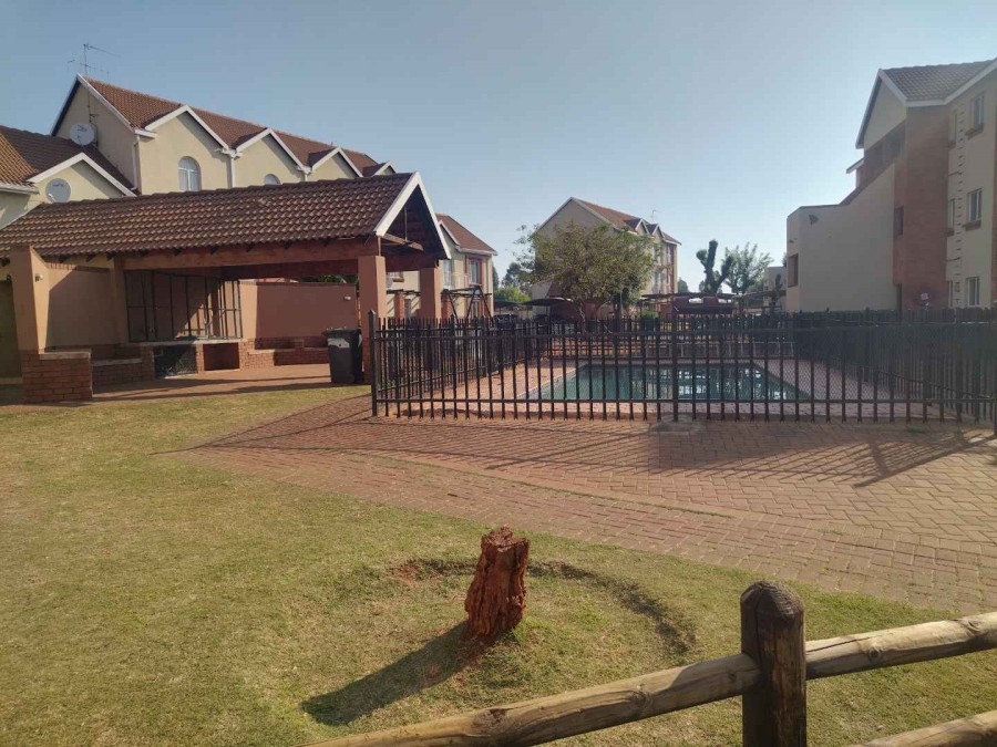 2 Bedroom Property for Sale in The Orchards Gauteng
