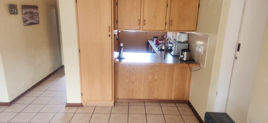 2 Bedroom Property for Sale in Die Hoewes Gauteng