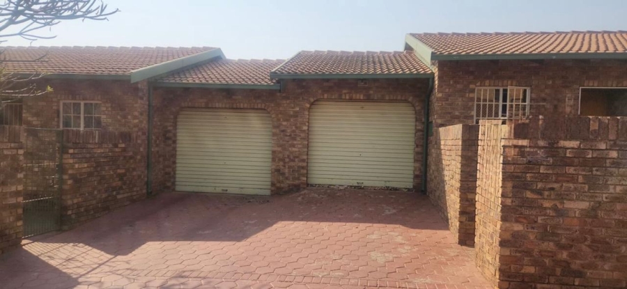 2 Bedroom Property for Sale in Die Hoewes Gauteng