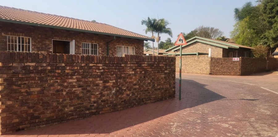 2 Bedroom Property for Sale in Die Hoewes Gauteng