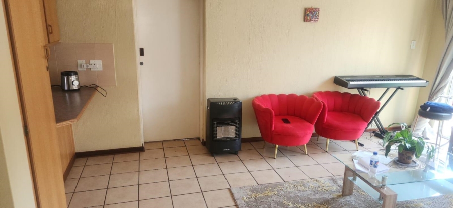 2 Bedroom Property for Sale in Die Hoewes Gauteng