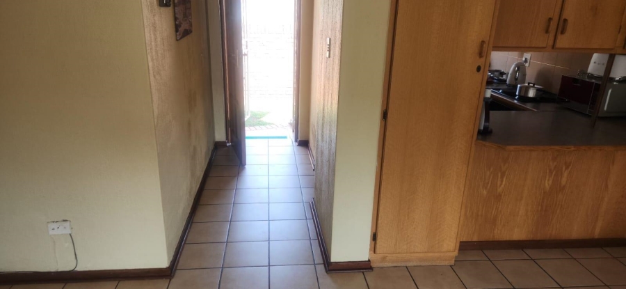 2 Bedroom Property for Sale in Die Hoewes Gauteng