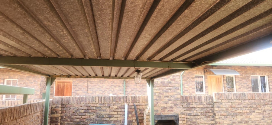2 Bedroom Property for Sale in Die Hoewes Gauteng