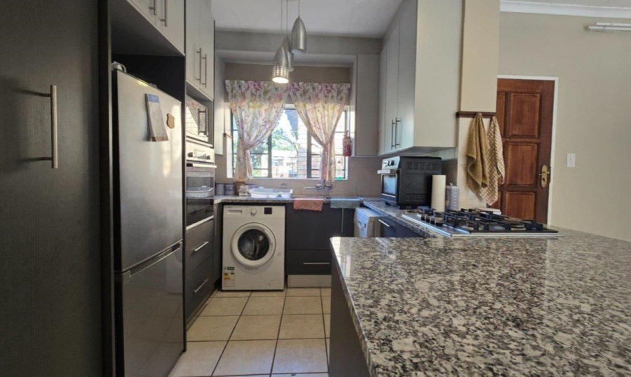 2 Bedroom Property for Sale in Equestria Gauteng