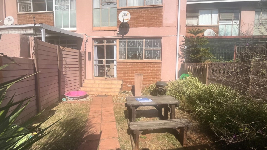 2 Bedroom Property for Sale in Brackenhurst Gauteng