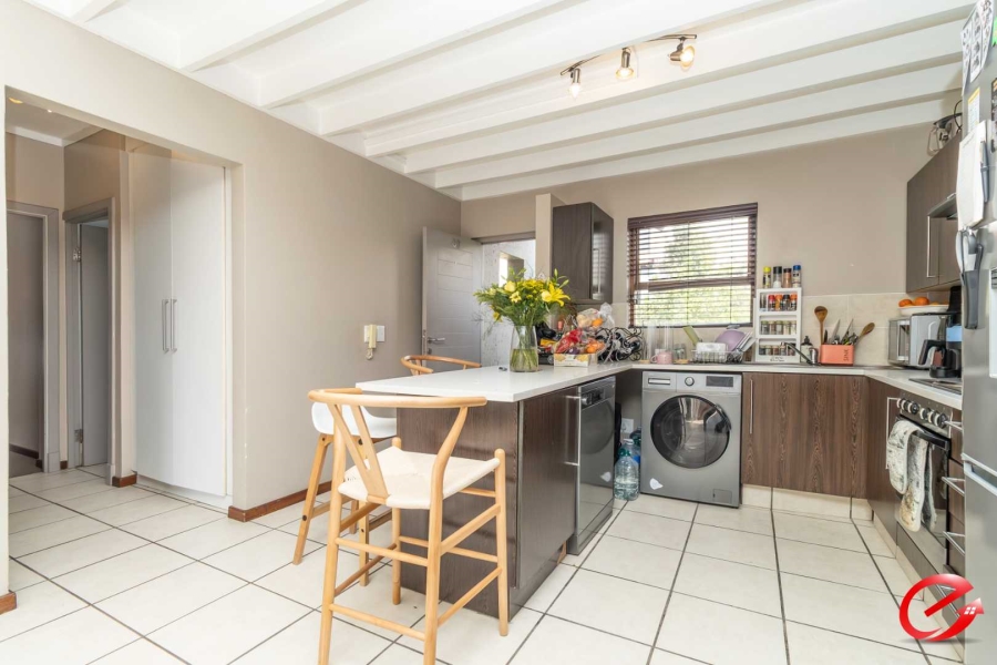 To Let 2 Bedroom Property for Rent in Fourways Gauteng