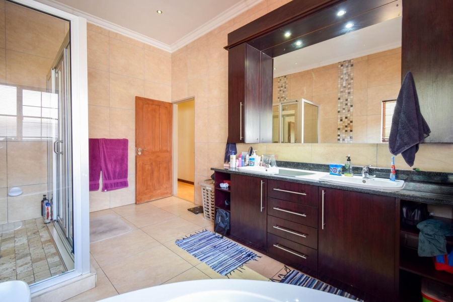 5 Bedroom Property for Sale in Grootfontein Country Estate Gauteng