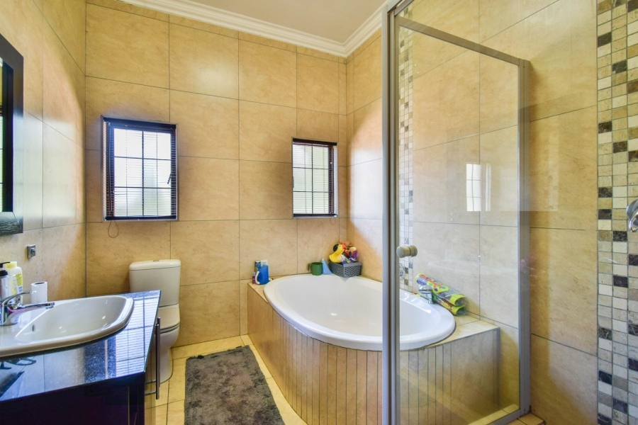 5 Bedroom Property for Sale in Grootfontein Country Estate Gauteng