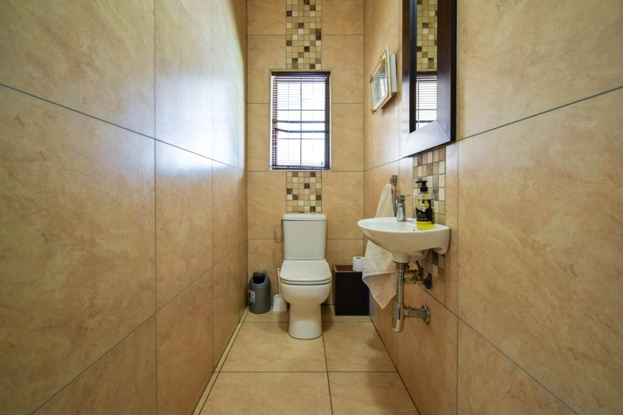 5 Bedroom Property for Sale in Grootfontein Country Estate Gauteng